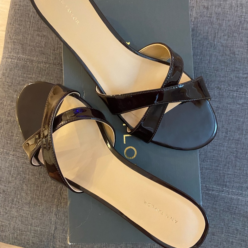 Ann Taylor Brown Patent Leather Crisscross Slide Sandals